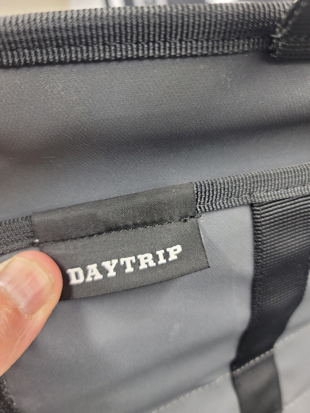 Yeti Day Trip Small Lunch Bag Charcoal Gray Insulated Cooler - Picture 6 of 12